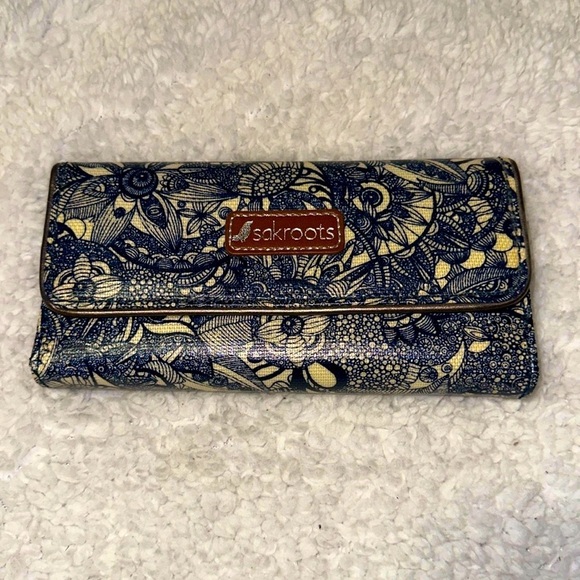 SAKROOTS PEACE PRINT WALLET BLUE & WHITE IN COLOR - IN GOOD CONDITION - Picture 1 of 6